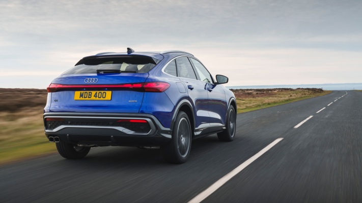 Audi Q5 Sportback Launch Edition UK Version 2025. Desktop wallpaper