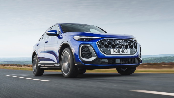 Audi Q5 Sportback Launch Edition UK Version 2025. Desktop wallpaper