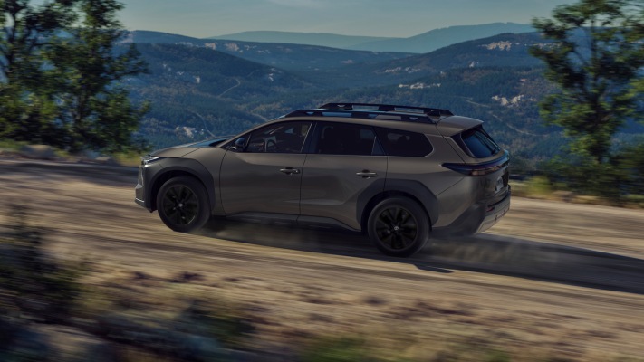 Toyota bZ Woodland 2026. Desktop wallpaper