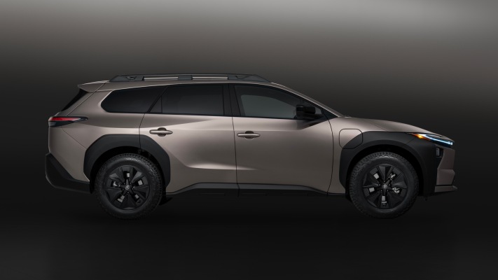 Toyota bZ Woodland 2026. Desktop wallpaper