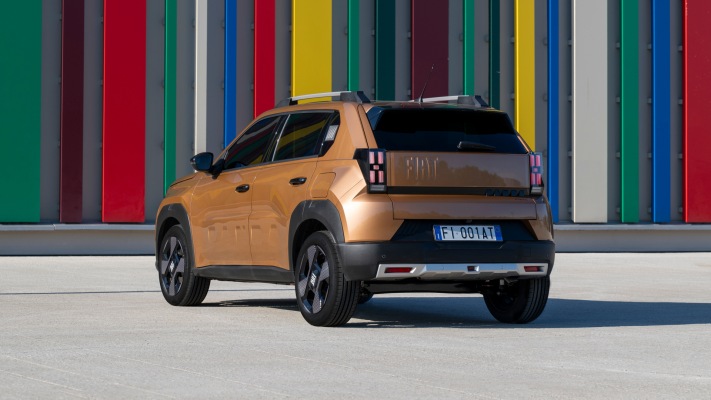 Fiat Grande Panda Hybrid La Prima 2025. Desktop wallpaper