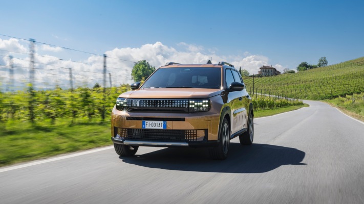 Fiat Grande Panda Hybrid La Prima 2025. Desktop wallpaper