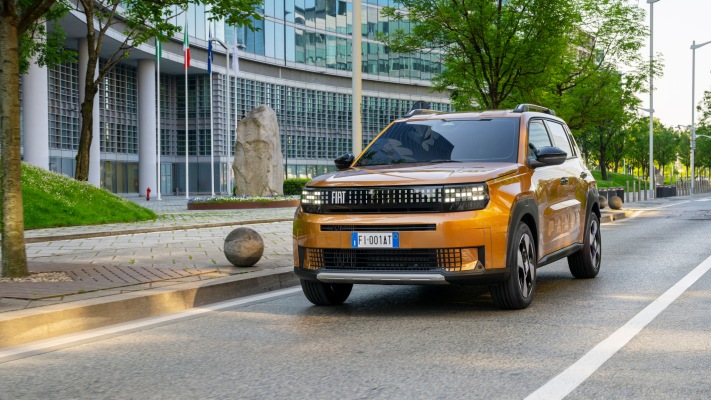 Fiat Grande Panda Hybrid La Prima 2025. Desktop wallpaper