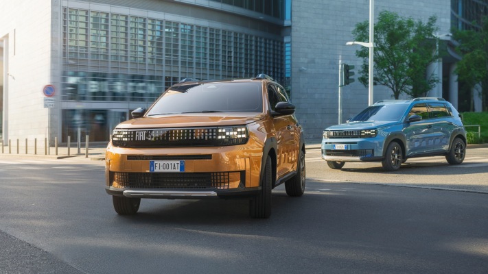 Fiat Grande Panda Hybrid La Prima 2025. Desktop wallpaper