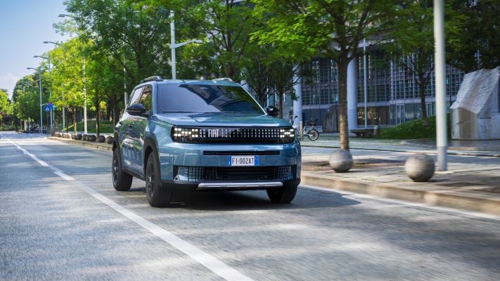 Fiat Grande Panda Hybrid Icon 2025. Desktop wallpaper