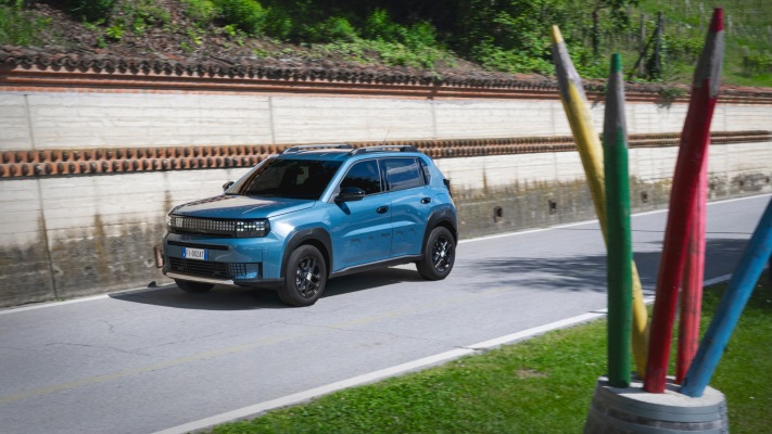 Fiat Grande Panda Hybrid Icon 2025. Desktop wallpaper