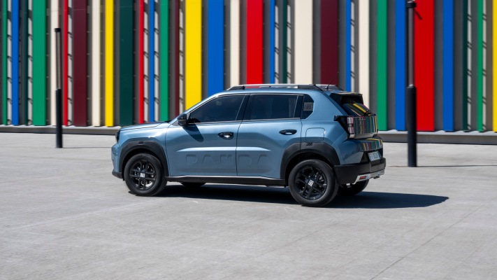 Fiat Grande Panda Hybrid Icon 2025. Desktop wallpaper