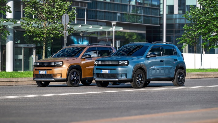 Fiat Grande Panda Hybrid Icon 2025. Desktop wallpaper