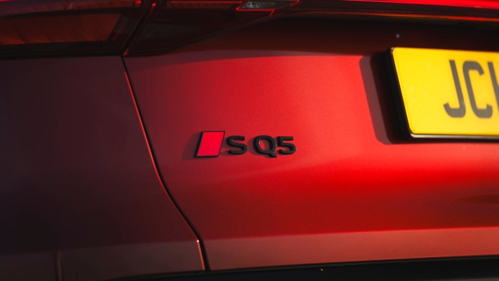 Audi SQ5 Sportback Launch Edition UK Version 2025. Desktop wallpaper