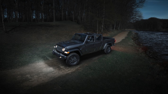 Jeep Gladiator Dark Sky 2025. Desktop wallpaper