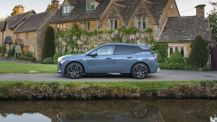 BMW iX xDrive60 UK Version 2025. Desktop wallpaper