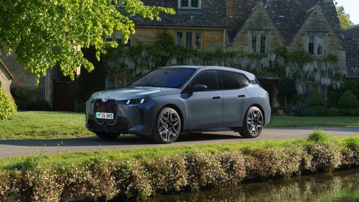 BMW iX xDrive60 UK Version 2025. Desktop wallpaper