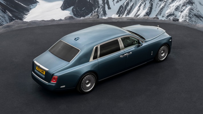 Rolls-Royce Phantom Extended UK Version 2026. Desktop wallpaper