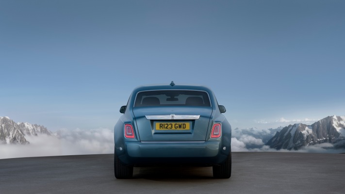 Rolls-Royce Phantom Extended UK Version 2026. Desktop wallpaper