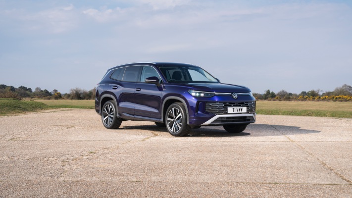 Volkswagen Tayron Elegance 1.5 eTSI UK Version 2025. Desktop wallpaper