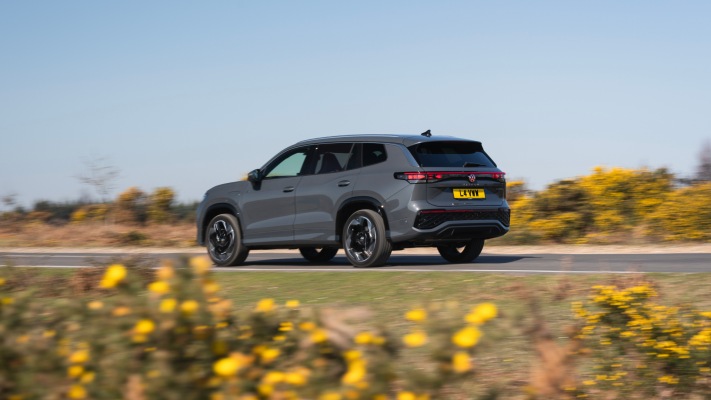 Volkswagen Tayron R-Line 1.5 TSI eHybrid UK Version 2025. Desktop wallpaper