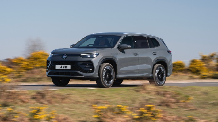 Volkswagen Tayron R-Line 1.5 TSI eHybrid UK Version 2025. Desktop wallpaper