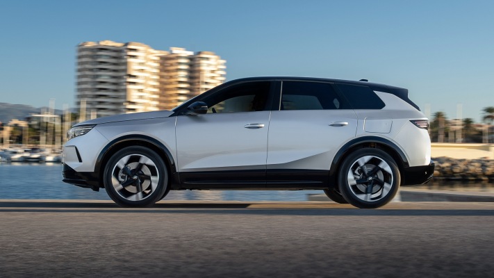 Opel Grandland Plug-in Hybrid 2025. Desktop wallpaper