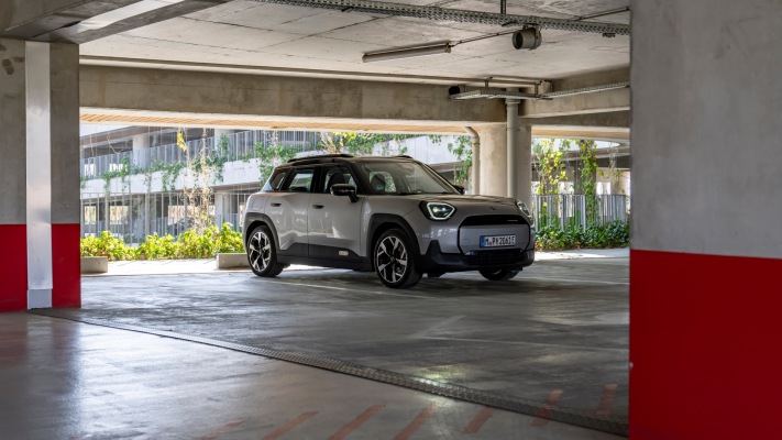 MINI Aceman E 2025. Desktop wallpaper