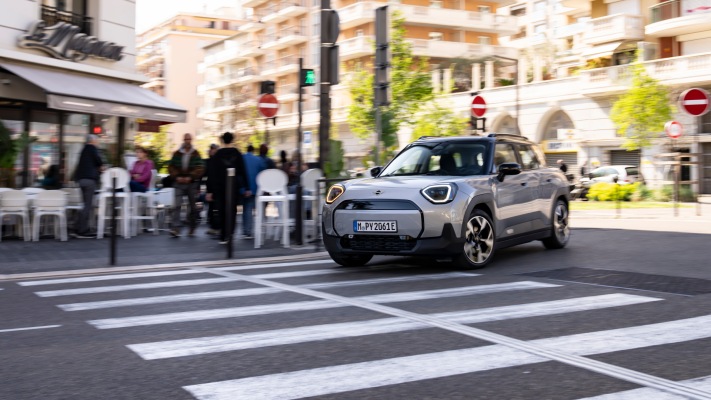 MINI Aceman E 2025. Desktop wallpaper