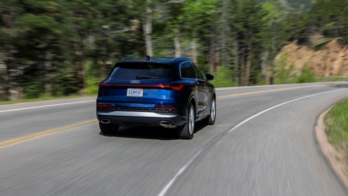 Audi Q5 USA Version 2025. Desktop wallpaper