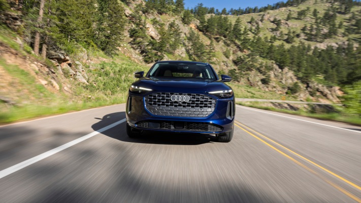 Audi Q5 USA Version 2025. Desktop wallpaper