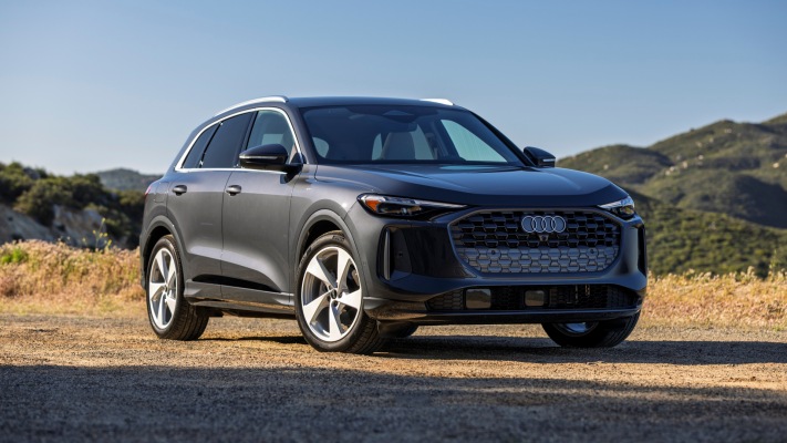 Audi Q5 USA Version 2025. Desktop wallpaper