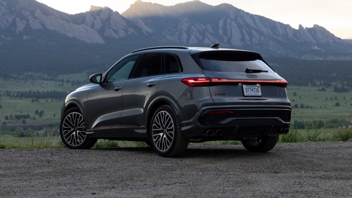 Audi SQ5 USA Version 2025. Desktop wallpaper