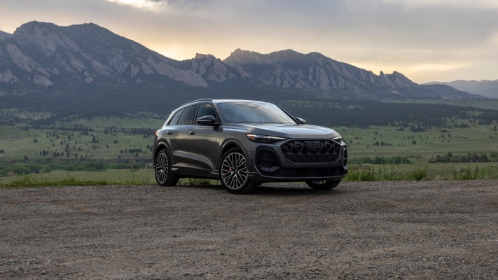 Audi SQ5 USA Version 2025. Desktop wallpaper