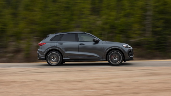 Audi SQ5 USA Version 2025. Desktop wallpaper