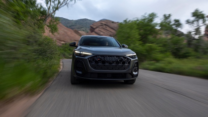 Audi SQ5 USA Version 2025. Desktop wallpaper
