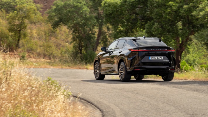 Lexus RZ 500e Luxury 2026. Desktop wallpaper