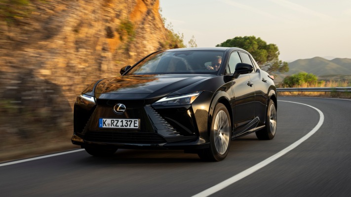Lexus RZ 500e Luxury 2026. Desktop wallpaper