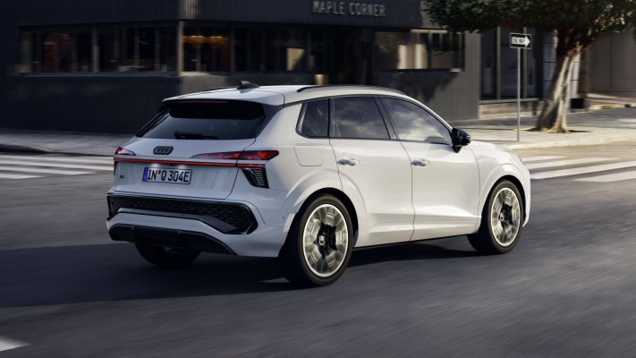 Audi Q3 e-hybrid 2026. Desktop wallpaper