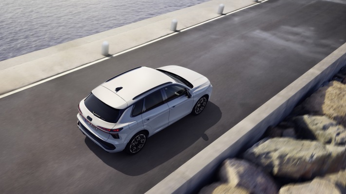 Audi Q3 e-hybrid 2026. Desktop wallpaper