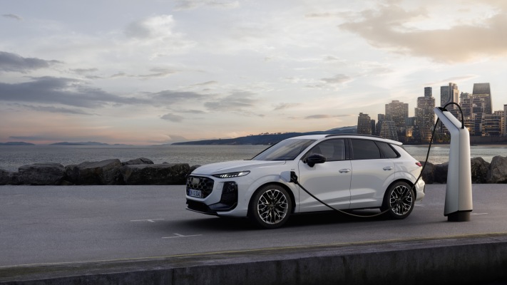 Audi Q3 e-hybrid 2026. Desktop wallpaper