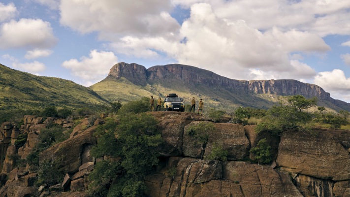 Land Rover Defender 110 Trophy Edition 2026. Desktop wallpaper