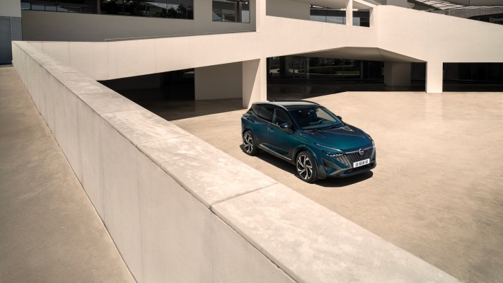 Nissan Qashqai e-Power 2025. Desktop wallpaper