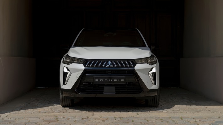 Mitsubishi Grandis 2025. Desktop wallpaper