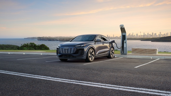 Audi Q6 Sportback e-tron USA Version 2025. Desktop wallpaper