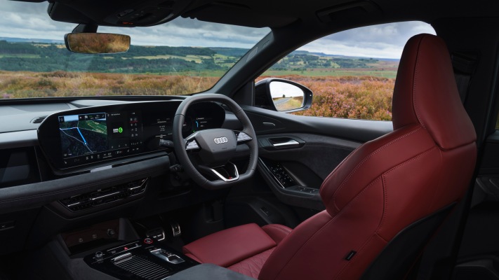 Audi SQ6 Sportback e-tron Edition 1 UK Version 2025. Desktop wallpaper