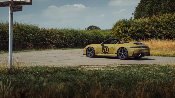 Porsche 911 Spirit 70 Edition UK Version 2025. Desktop wallpaper