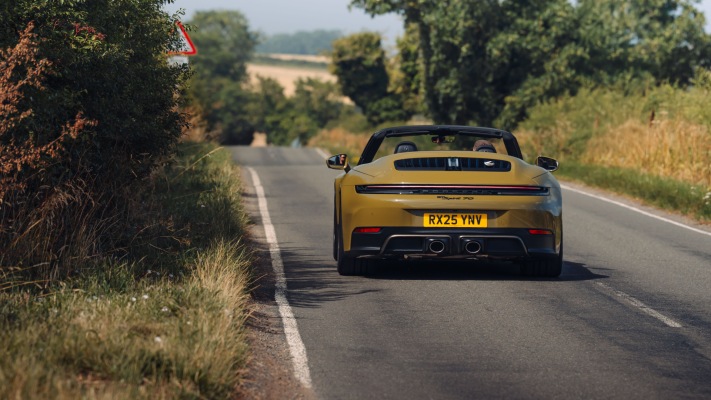 Porsche 911 Spirit 70 Edition UK Version 2025. Desktop wallpaper