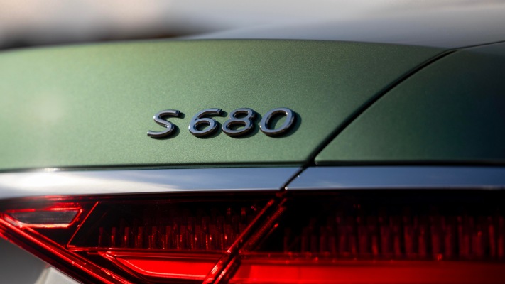 Mercedes-Maybach S 680 Edition Emerald Isle 2026. Desktop wallpaper