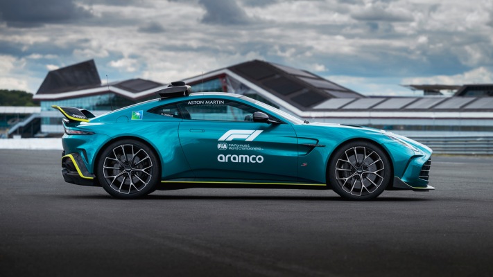 Aston Martin Vantage S F1 Safety Car 2025. Desktop wallpaper