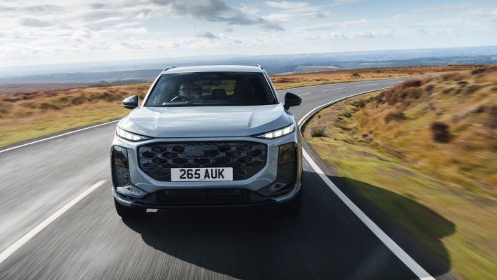 Audi Q3 TFSI Launch Edition UK Version 2026. Desktop wallpaper