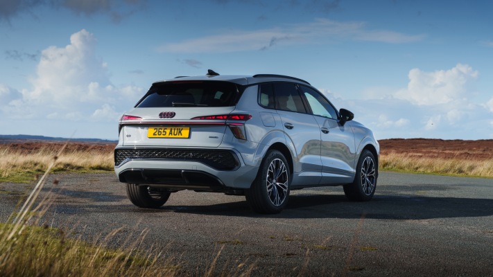 Audi Q3 TFSI Launch Edition UK Version 2026. Desktop wallpaper