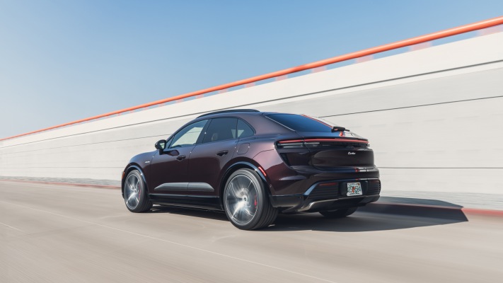 Porsche Macan Turbo 2026. Desktop wallpaper