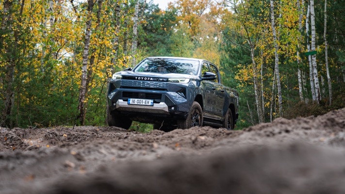 Toyota Hilux BEV 2026. Desktop wallpaper