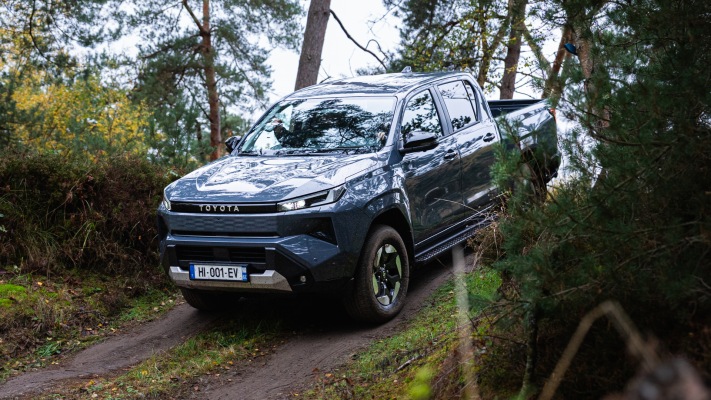 Toyota Hilux BEV 2026. Desktop wallpaper